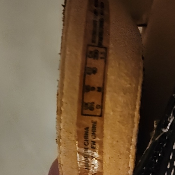 Sandals - Picture 8 of 8